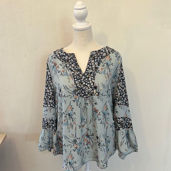 DR2 floral long sleeve henley collar blouse Longer length in back Size L - Picture 1 of 10